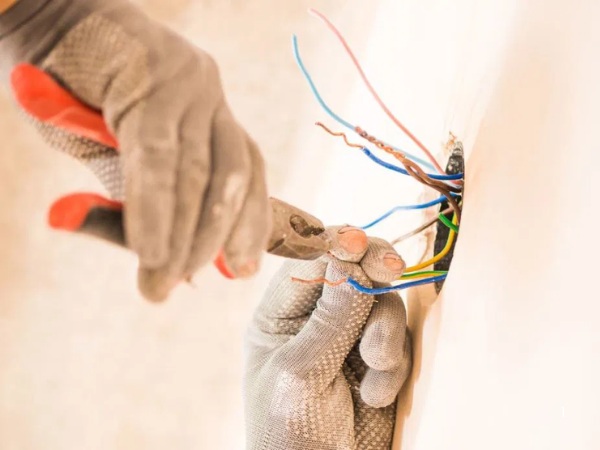 Đấu dây sai là lỗi phổ biến nhất, dẫn đến quạt không hoạt động