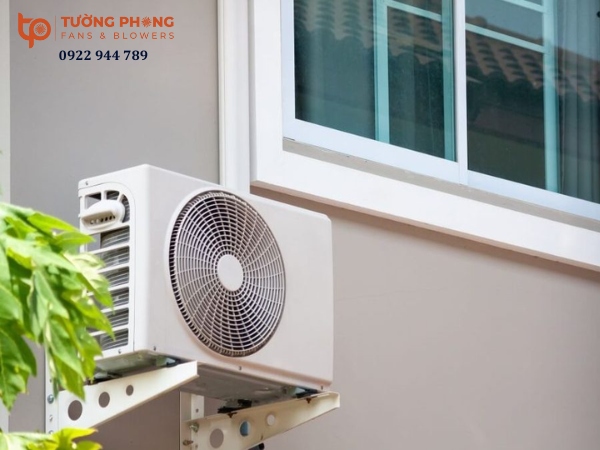 Cục nóng phát ra tiếng kêu to, tiếng rít, cho thấy quạt đang gặp vấn đề