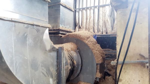 Bụi gỗ là tập hợp các hạt chất rắn nhỏ phát sinh trong quá trình gia công gỗ