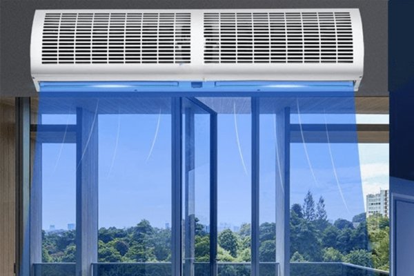 Chọn quạt phù hợp với kích thước cửa giúp đảm bảo hiệu quả chắn gió